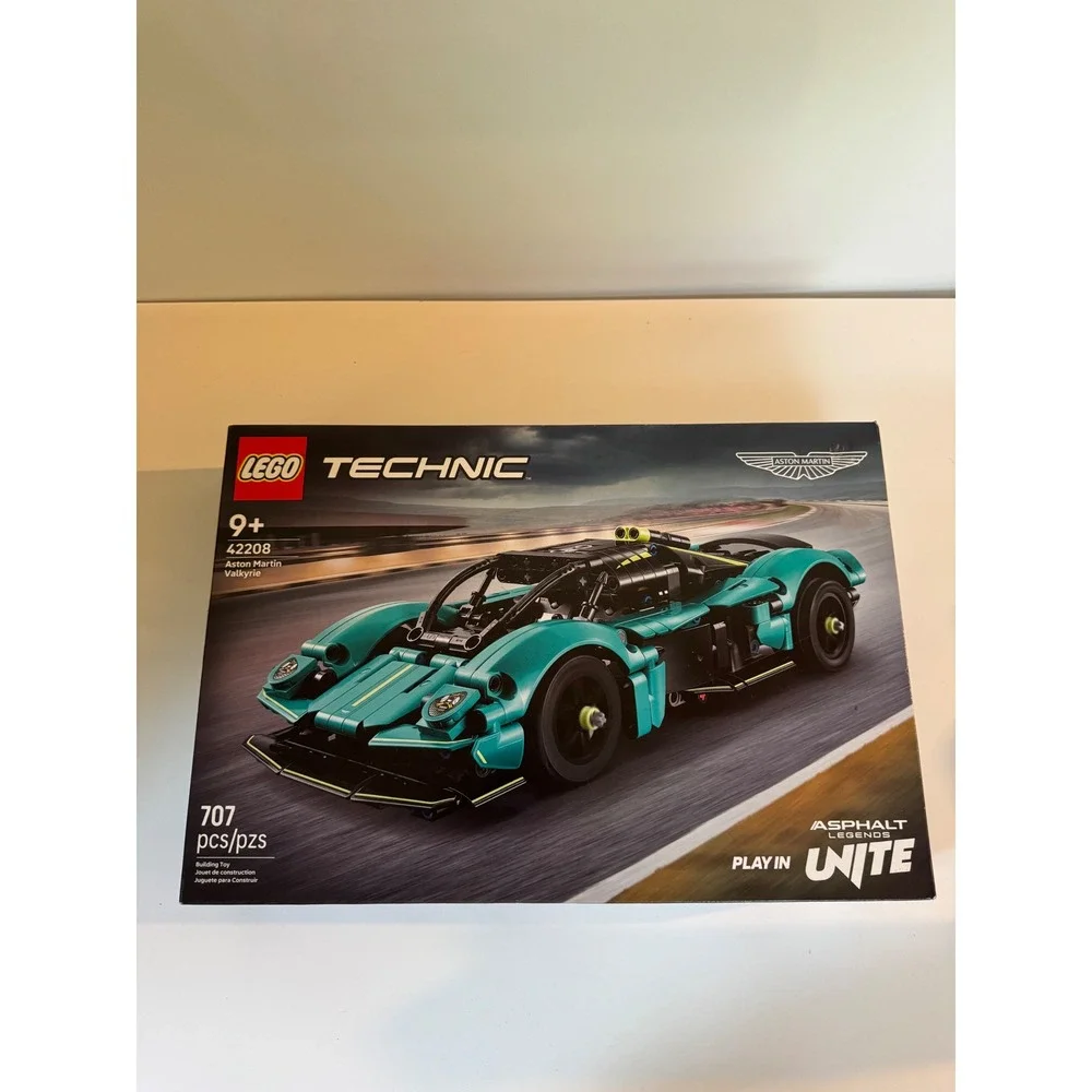 Lego Technic Aston Martin Valkyrie 42208 Building Set 707 Pcs New